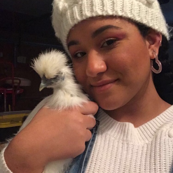 Meet your Posher, Kam - Picture 3 of 7